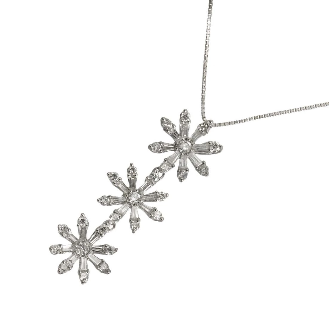 DIAMOND NECKLACE WHITE GOLD 750: Diamond Necklace White Gold 750 Brand: Unbranded Type/Style: Necklace Material: 750 White Gold, Color: White Gold Size: internal circumference of the chain:17.7inch(Adjustable) Top Charm(max):W 12.3x