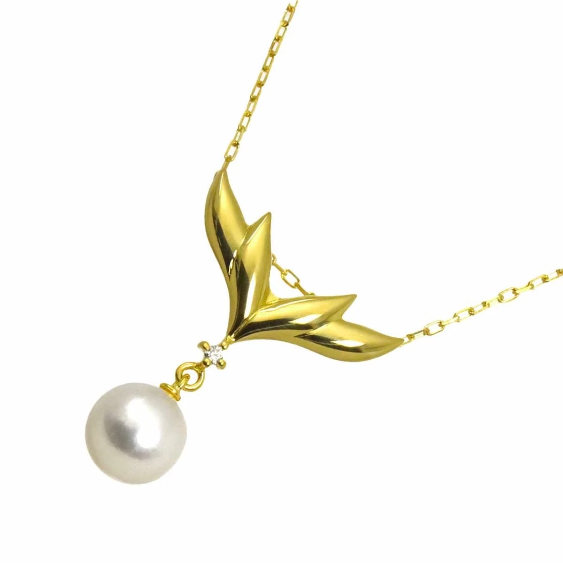 MIKIMOTO AKOYA PEARL DIAMOND NECKLACE: MIKIMOTO Akoya Pearl Diamond Necklace Brand: MIKIMOTO Type/Style: Necklace Material: 750 Yellow Gold, Color: Yellow Gold Size: internal circumference of the chain: 15.6inch Top Charm(max):W 18.5 x H 2