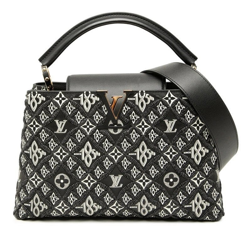 LOUIS VUITTON LOCKME TENDER BLACK GOLD HW 2WAY CROSSBODY: Louis Vuitton Lockme Tender Black Gold HW 2Way Crossbody Brand: Louis Vuitton Type/Style: Shoulder Bag Material: Leather Color: Black with Gold-Tone Hardware Size: Width: approx. 12.2 in (31 cm) Heigh