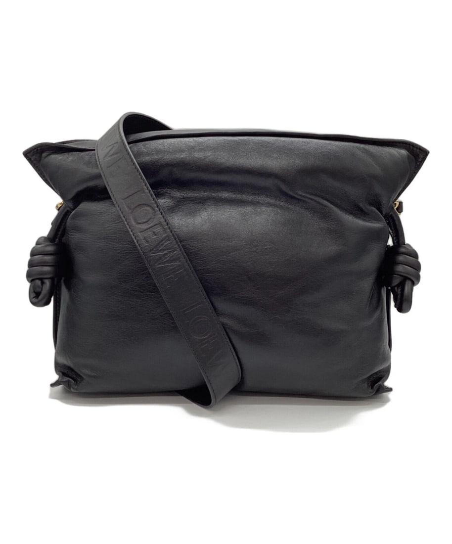 LOEWE PUFFER FLAMENCO CLUTCH BAG: LOEWE Puffer Flamenco Clutch Bag Brand: LOEWE Type/Style: Clutch Material: None Color: Black Size: Height: approx. 20 cm (? 7.87 in) Width: approx. 29 cm (? 11.42 in) Depth (Gusset): approx. 10 cm (? 