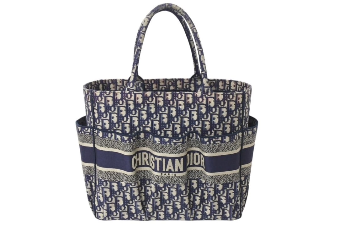 CHRISTIAN DIOR BOOK TOTE OBLIQUE NAVY CANVAS HANDBAG: Christian Dior Book Tote Oblique Navy Canvas Handbag Brand: Dior Type/Style: Tote Material: Canvas Color: Navy Size: Approximately W 34cm x H 31cm x D 17cm Accessories: None Accessories No
