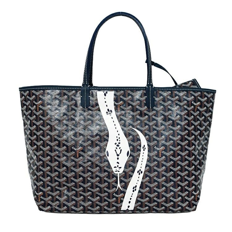 GOYARD SAINT LOUIS PM TOTE BAG MARQUAGE: Goyard Saint Louis PM Tote Bag Marquage Brand: Goyard Type/Style: Tote Material: PVC, Leather Color: Navy Size: Approximately 33cm (Width) x 27cm (Height) x 14cm (Depth) Accessories: None
