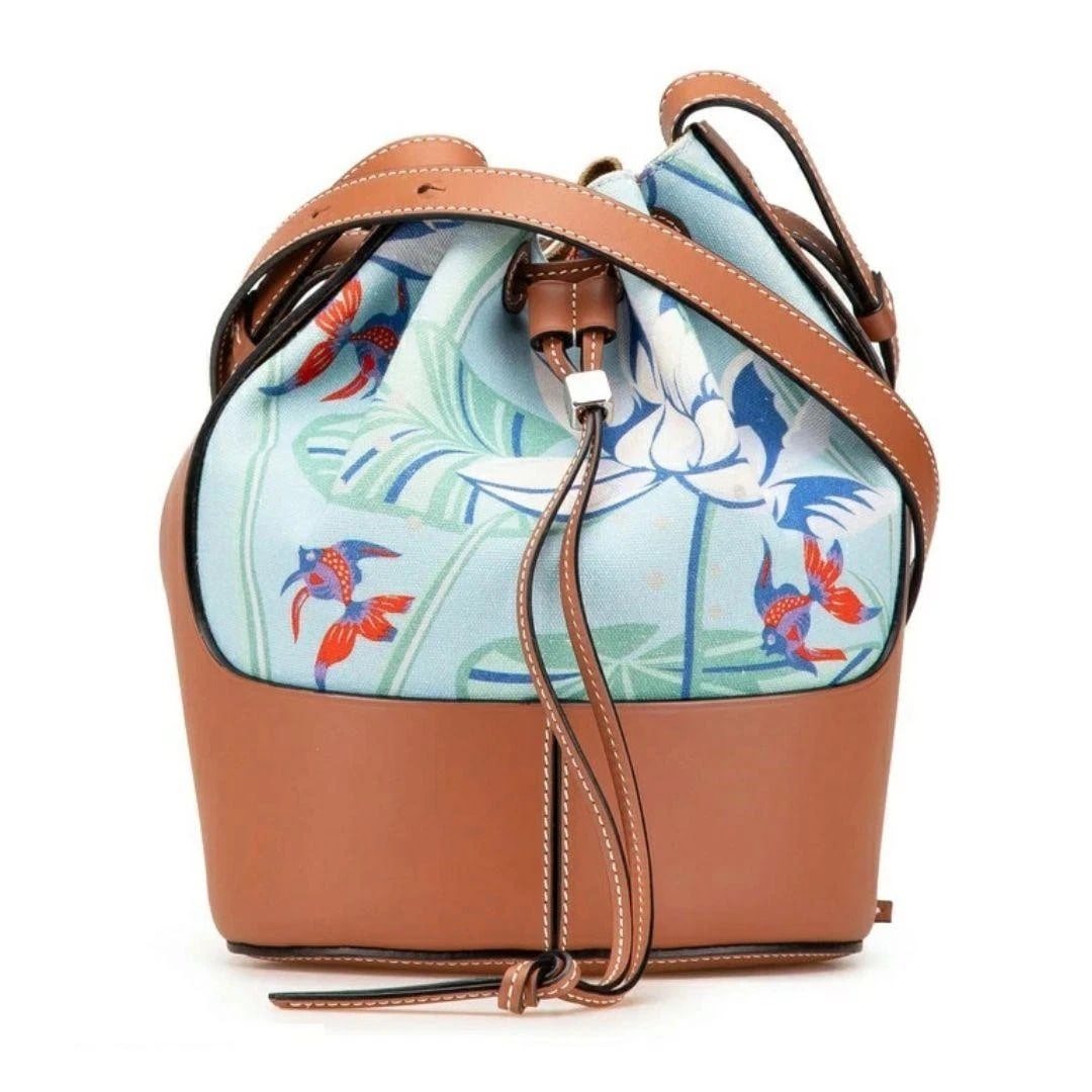 LOEWE PAULA'S IBIZA BALLOON BAG: LOEWE Paula's Ibiza Balloon Bag Brand: Loewe Type/Style: Bucket Bag Material: Canvas / Leather Color: Multicolor Size: Width: approx. 18 cm (7.09 in) Height: approx. 22 cm (8.66 in) Depth (Gusset): ap