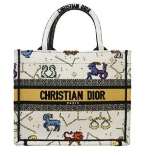 CHRISTIAN DIOR BOOK TOTE COTTON BAG: Christian Dior Book Tote Cotton Bag Brand: Christian Dior Type/Style: Tote Material: Cotton Color: White Size: Width: 27 cm (10.6 in) Height: 21.5 cm (8.5 in) Depth: 13.5 cm (5.3 in) Accessories: