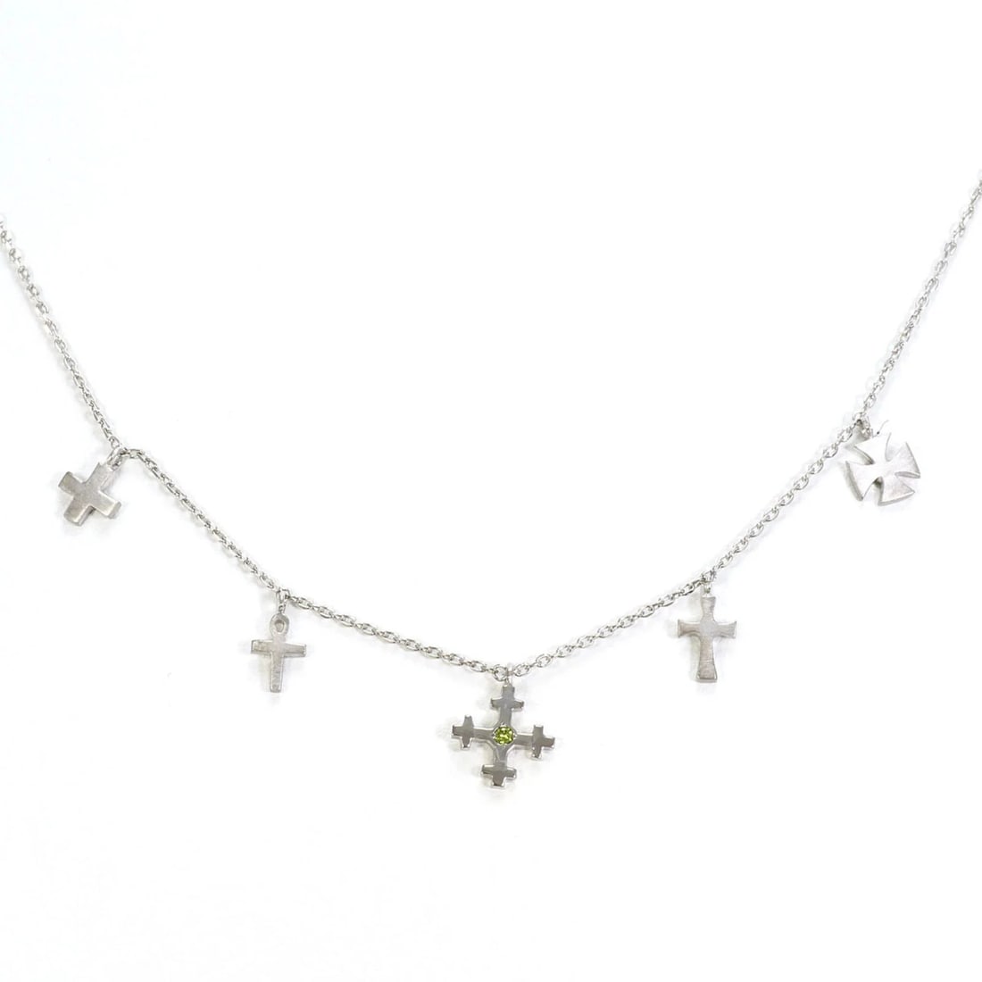 18K (18-KARAT WHITE GOLD) NECKLACE WITH GREEN DIAMOND: 18K (18-karat white gold) necklace with green diamond Brand: Unbranded Type/Style: Necklace Material: White gold (18K), Main Stone Natural Color: Green, White gold Size: Length: 40cm Accessories: