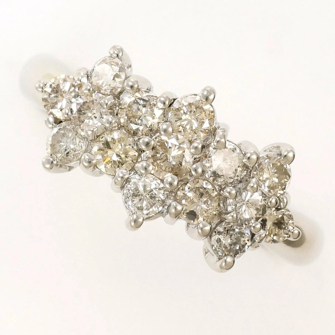 PT900 PLATINUM RING WITH DIAMOND: PT900 Platinum Ring with Diamond Brand: Unbranded Type/Style: Band ring Material: Platinum 900, Main Stone Natural Color: Platinum Size: US 6.5 Accessories: None Accessories Notice: When purchasing