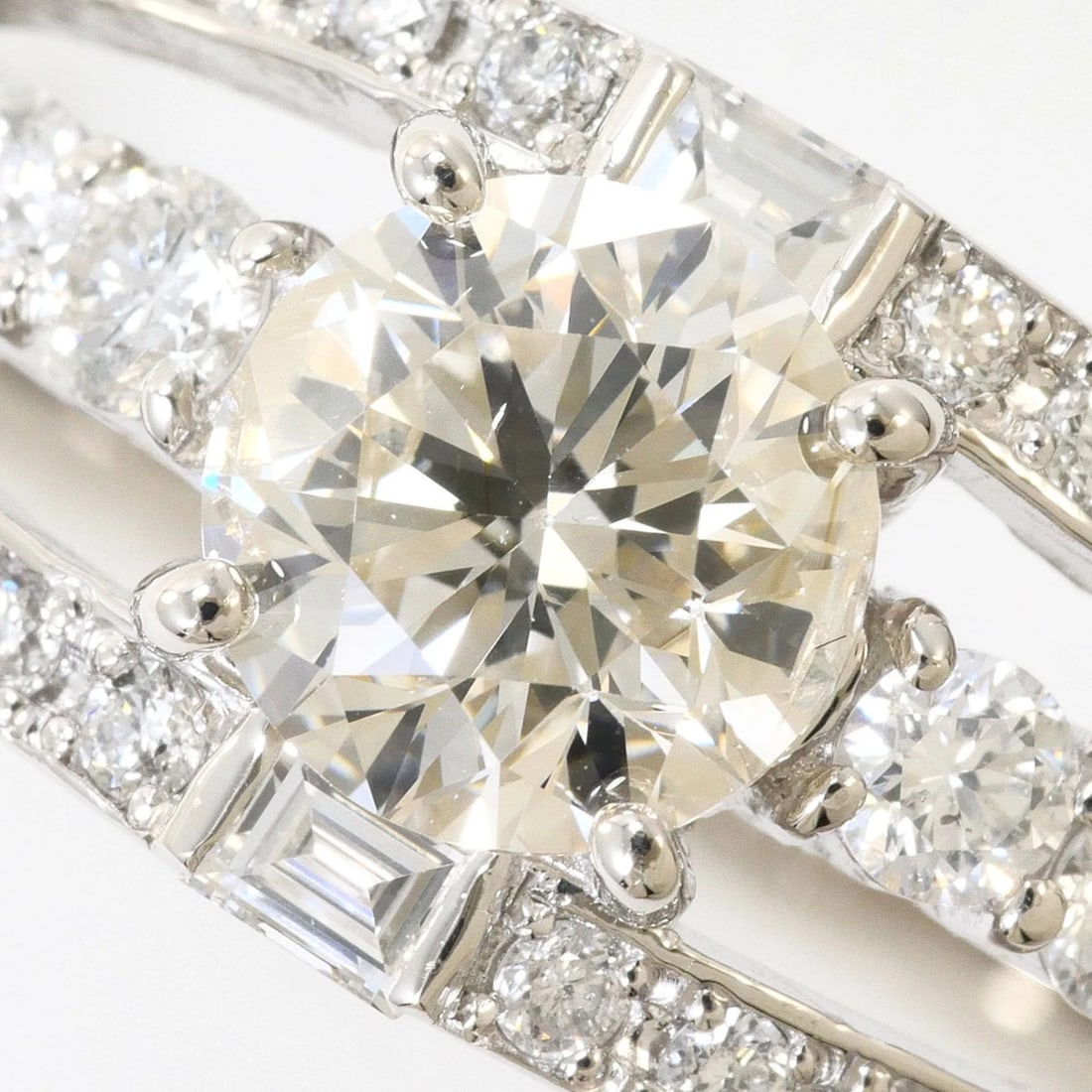 PT900 PLATINUM RING, DIAMOND - 2