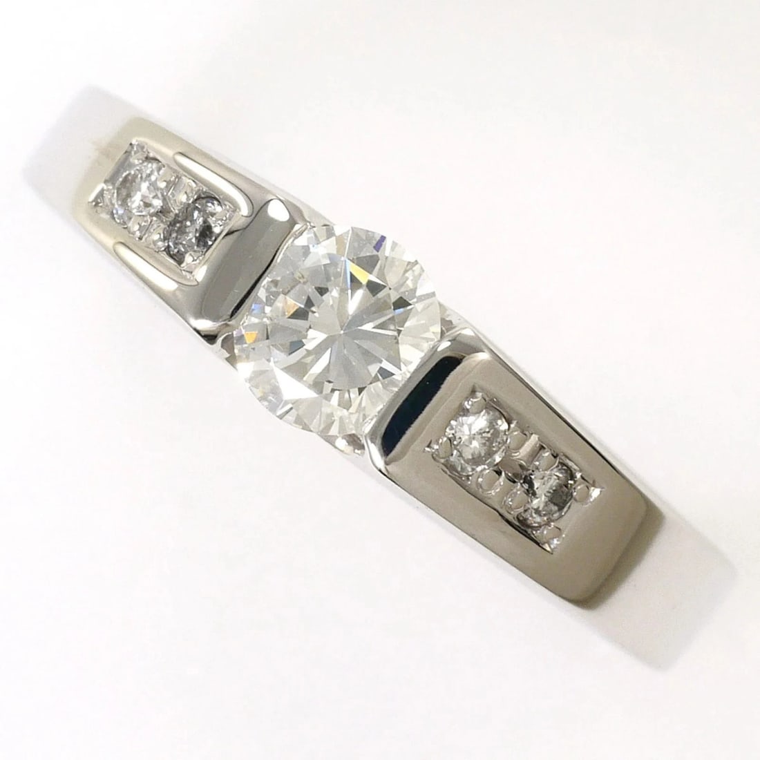 K10 10K WG WHITE GOLD RING DIAMOND: K10 10K WG White Gold Ring Diamond Brand: Unbranded Type/Style: Band ring Material: White gold (10K), Main Stone Natural Color: White gold Size: US 6 Accessories: None Accessories Notice: