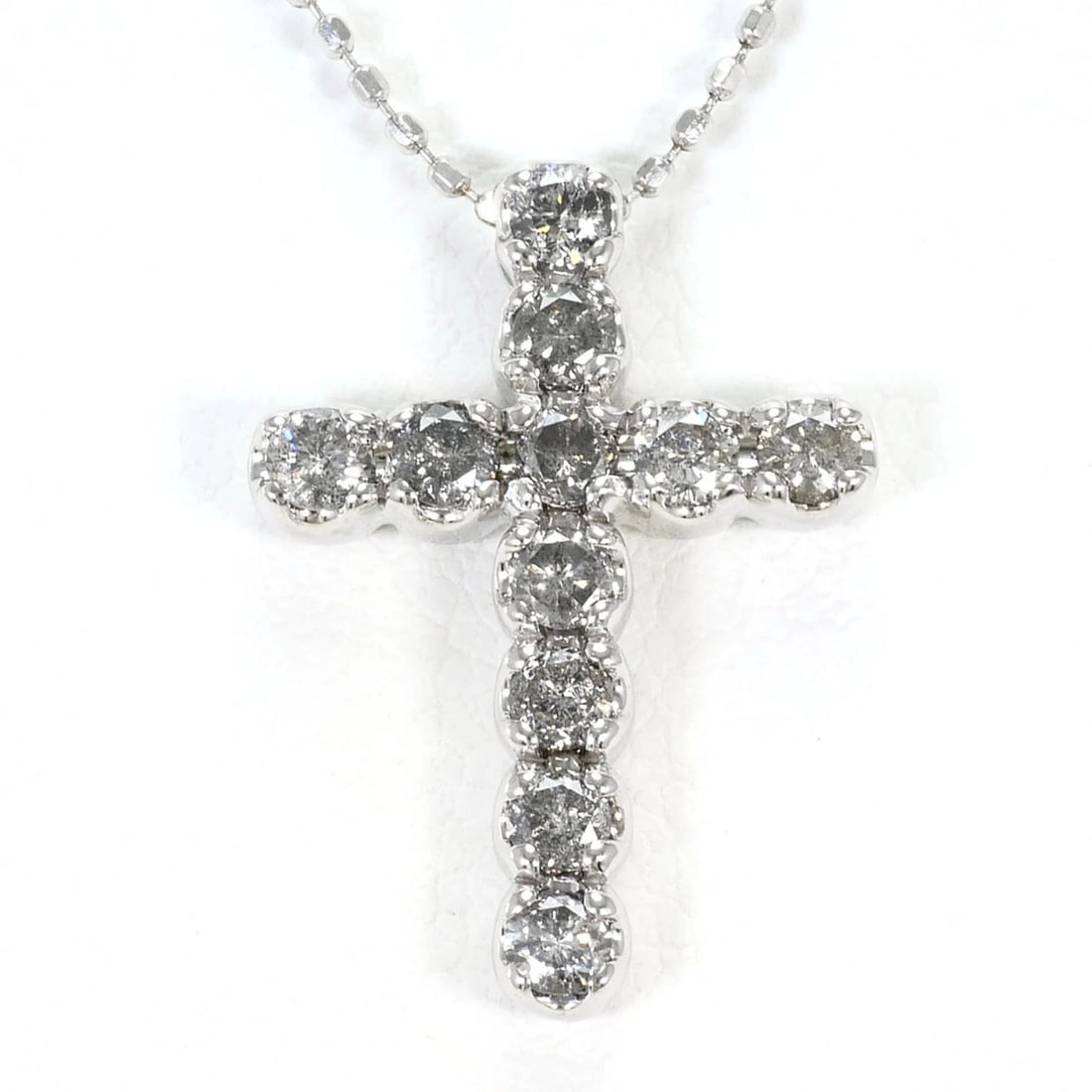 18K (18-KARAT WHITE GOLD) NECKLACE WITH DIAMOND: 18K (18-karat white gold) necklace with Diamond Brand: Unbranded Type/Style: Necklace Material: White gold (18K), Main Stone Natural Color: White gold Size: Length: 38cm Accessories: None