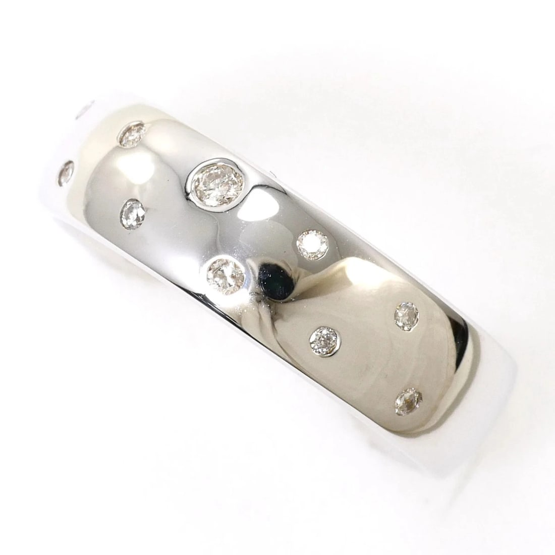 18K (18-KARAT WHITE GOLD) RING WITH DIAMOND: 18K (18-karat white gold) ring with Diamond Brand: Unbranded Type/Style: Band ring Material: White gold (18K), Main Stone Natural Color: White gold Size: US 6.5 Accessories: None Accessories Notice: