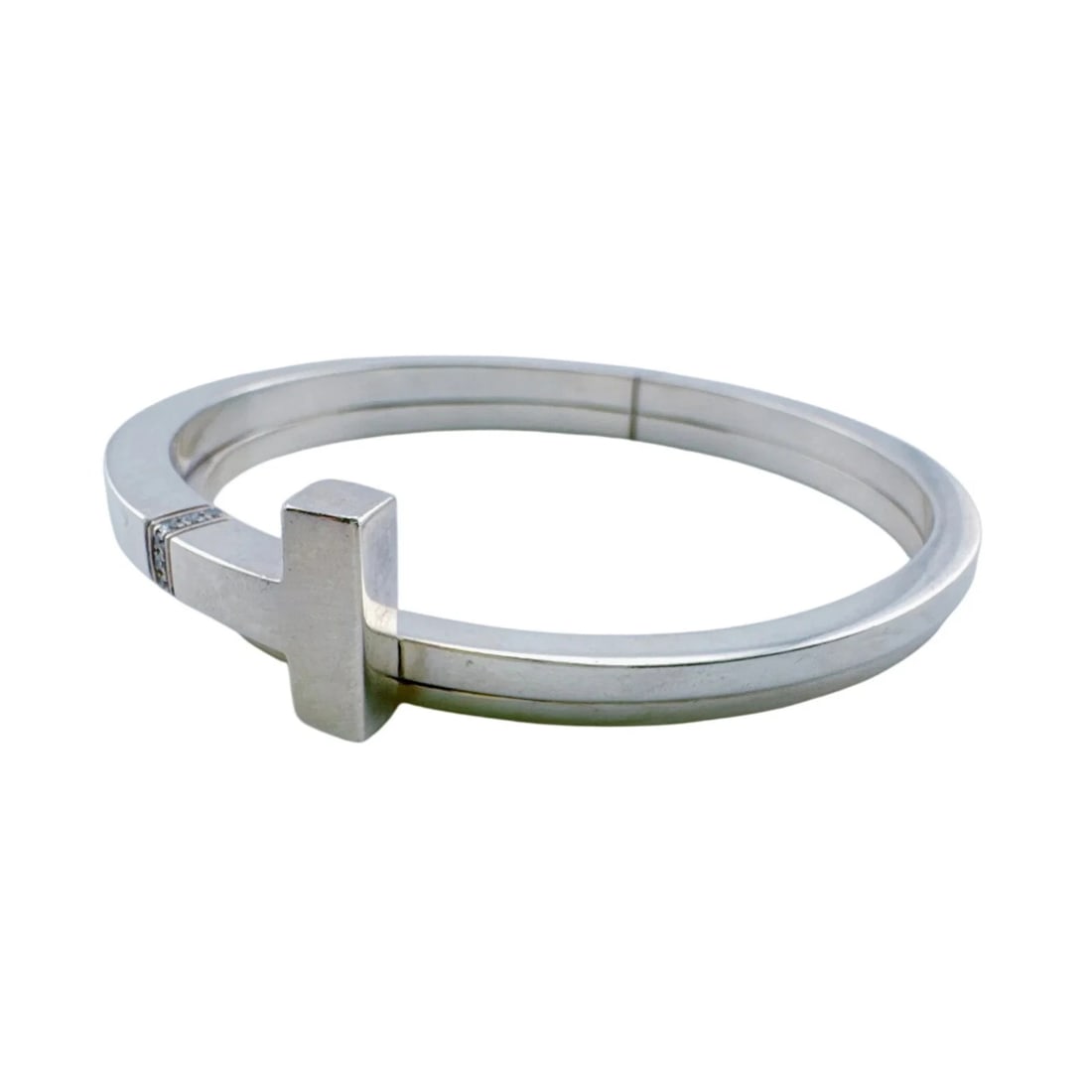 TIFFANY&CO. TIFFANY T SQUARE WRAP BRACELET WITH DIAMOND: TIFFANY&Co. Tiffany T Square Wrap Bracelet with Diamond Brand: Tiffany Type/Style: Bangle Material: Silver 925, Color: Silver Size: Bracelet: 17.5cm / 6.88'' Accessories: None Accessories