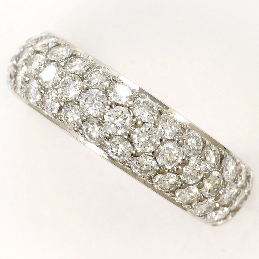 18K (18-KARAT WHITE GOLD) RING WITH A DIAMOND (1 of 4)