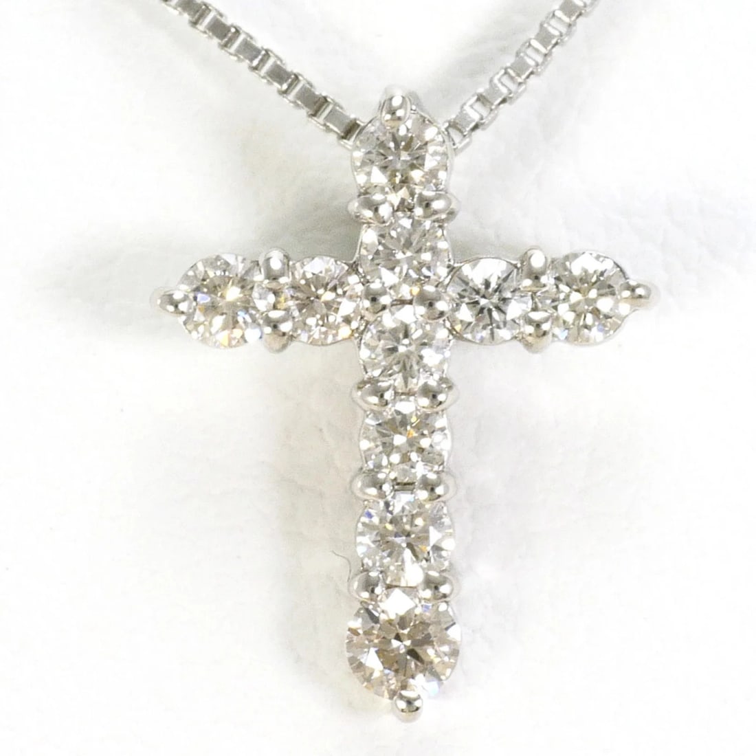 PT900 PLATINUM / PT850 NECKLACE WITH DIAMOND: PT900 Platinum / PT850 Necklace with Diamond Brand: Unbranded Type/Style: Necklace Material: Platinum 850, Platinum 900, Main Stone Natural Color: Platinum Size: Length: 45cm Accessories: None