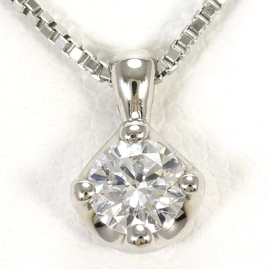 PT900 PLATINUM / PT850 NECKLACE WITH DIAMOND: PT900 Platinum / PT850 Necklace with Diamond Brand: Unbranded Type/Style: Necklace Material: Platinum 850, Platinum 900, Main Stone Natural Color: Platinum Size: Length: 40cm Accessories: None