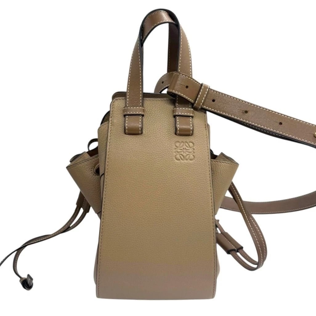 LOEWE BAG: HAMMOCK DRAWSTRING SMALL BROWN BEIGE: LOEWE Bag: Hammock Drawstring Small Brown Beige Brand: LOEWE Type/Style: Shoulder Bag / Tote / Satchel/Top Handle Bag Material: Exterior Material Leather Color: Exterior Color Brown / Beige Size: (app