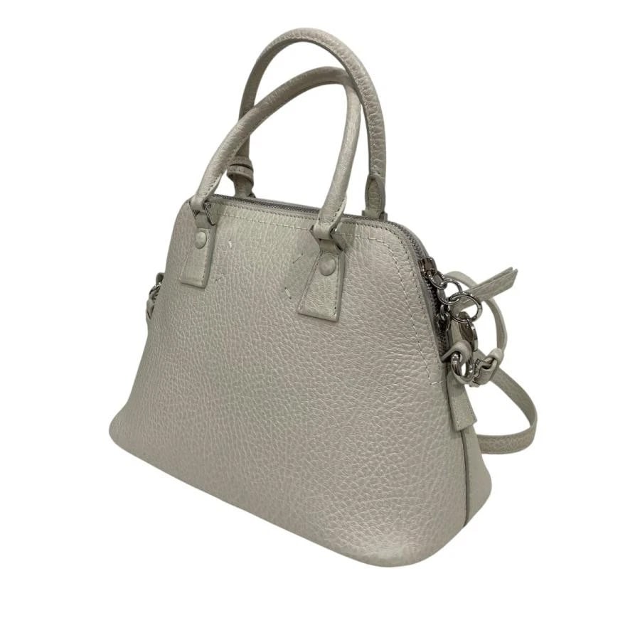 MAISON MARGIELA BAG: 5AC WHITE: MAISON MARGIELA Bag: 5AC White Brand: MAISON MARGIELA Type/Style: Shoulder Bag Material: Exterior Material Leather Color: Exterior Color White Size: (approx. W9.8 ? H7.1 ? D5.1 inch) Accessories: