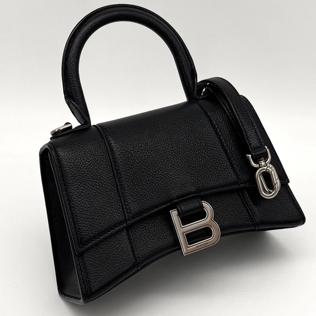 BALENCIAGA BAG: HOURGLASS XXS BLACK: BALENCIAGA Bag: Hourglass xxS Black Brand: BALENCIAGA Type/Style: Shoulder Bag Material: Exterior Material Leather Color: Exterior Color Black Size: (approx. W7.5 ? H4.7 ? D2.8 inch) Accessories: