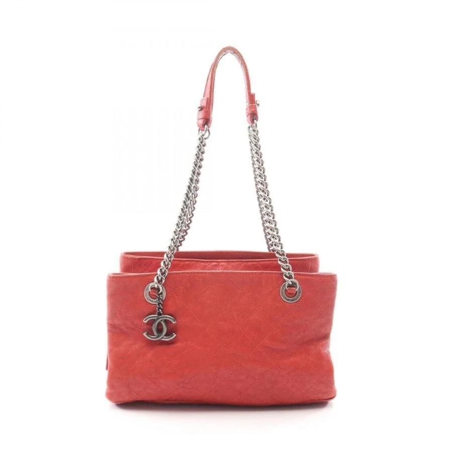 CHANEL TOTE BAG: MATELASSE GRAINED CALFSKIN RED: CHANEL Tote Bag: Matelasse Grained calfskin Red Brand: CHANEL Type/Style: Tote Material: Exterior Material Leather Color: Exterior Color Red Size: (approx. W11.0 ? H6.7 ? D5.9 inch) Accessories: None
