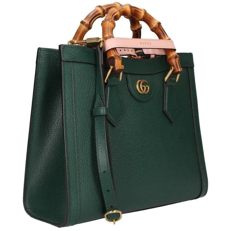 GUCCI BAG: DIANA SMALL GREEN: GUCCI Bag: Diana Small Green Brand: GUCCI Type/Style: Shoulder Bag Material: Exterior Material Leather Color: Exterior Color Green Size: (approx. W10.4 ? H9.1 ? D3.9 inch) Accessories: None