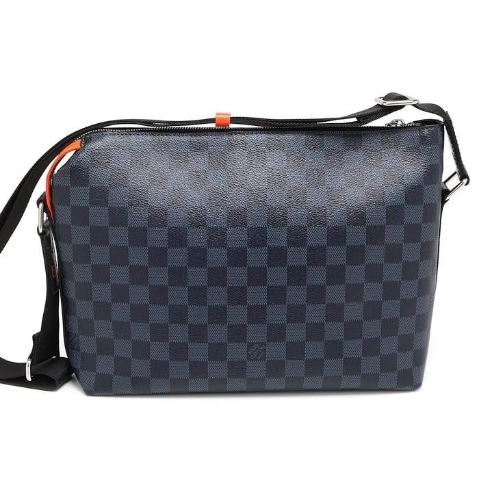LOUIS VUITTON BAG: DISCOVERY MESSENGER PM: LOUIS VUITTON Bag: Discovery Messenger PM Brand: LOUIS VUITTON Type/Style: Messenger Bag Material: Exterior Material Canvas Color: Exterior Color Blue Size: (approx. W11.8 ? H9.1 ? D3.7 inch) Acce