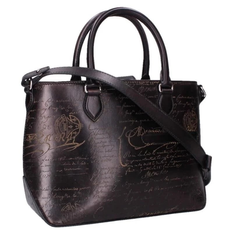 BERLUTI BAG: TOUJOURS XS CALLIGRAPHY BLACK: BERLUTI Bag: Toujours xS Calligraphy Black Brand: Berluti Type/Style: Shoulder Bag Material: Exterior Material Leather Color: Exterior Color Black Size: (approx. W11.0 ? H8.9 ? D4.5 inch) Accessor