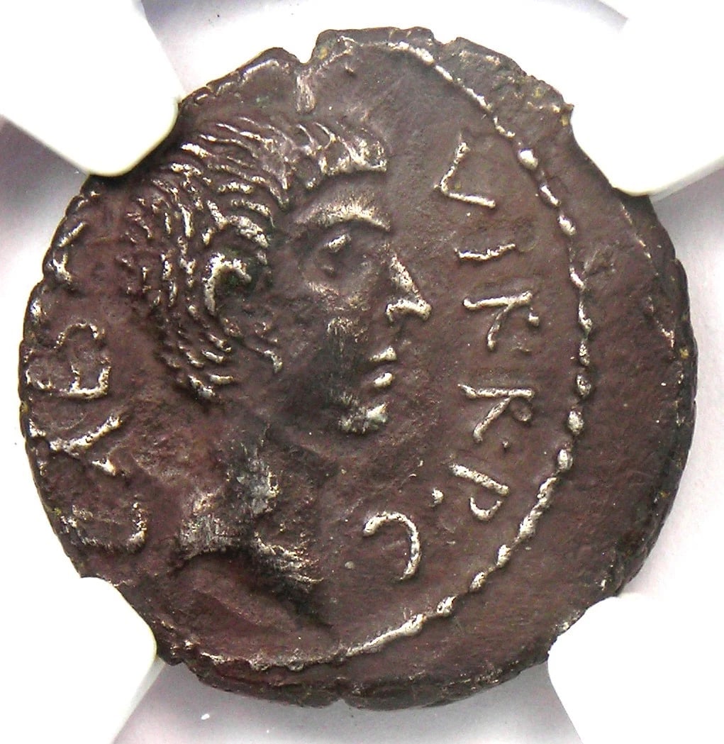 OCTAVIAN AUGUSTUS SILVER AR DENARIUS 42 BC ROMAN COIN: Octavian Augustus Silver AR Denarius 42 BC Roman Coin Year : 42 BC Denomination : Denarius Country of Origin : Italy Accessories: None Accessories Notice: When purchasing pre-owned goods, please refer