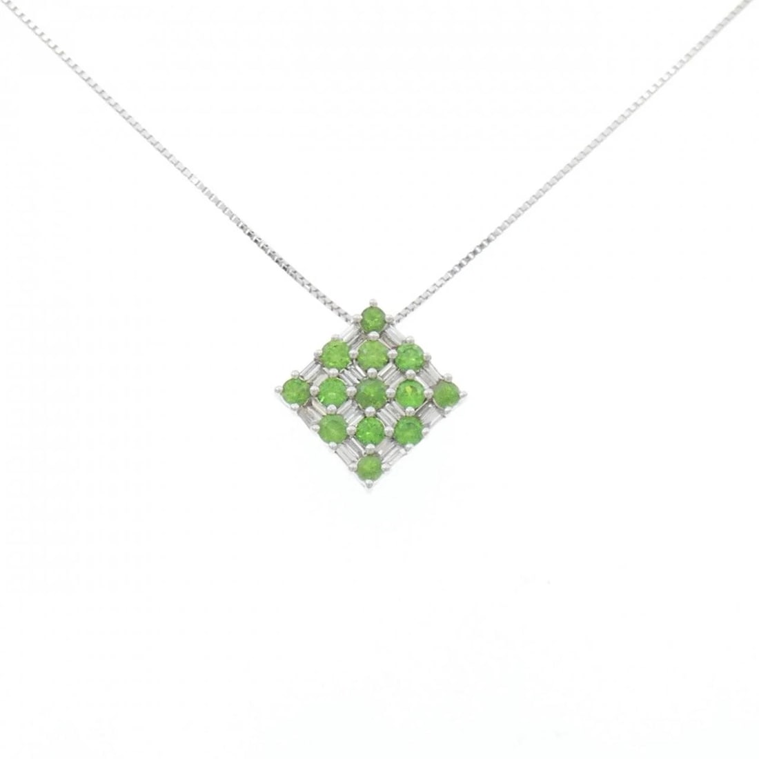 K18WG DEMANTOID GARNET NECKLACE: K18WG Demantoid Garnet Necklace Brand: Unbranded Type/Style: Demantoid Garnet Necklace Material: K18 white gold, Color: white gold Size: Length:40cm Pendant length approx. x width approx.:
