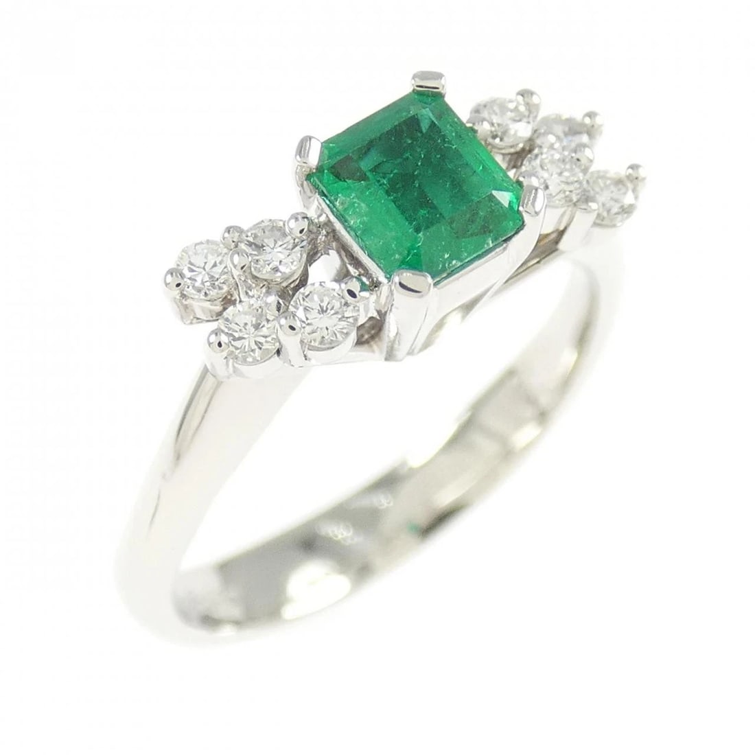 PT950 EMERALD RING: PT950 Emerald Ring Brand: Unbranded Type/Style: Emerald ring Material: Platinum950, Main Stone Secondary Stone Natural Color: Platinum Size: US5.75 Accessories: None Accessories Notice: When