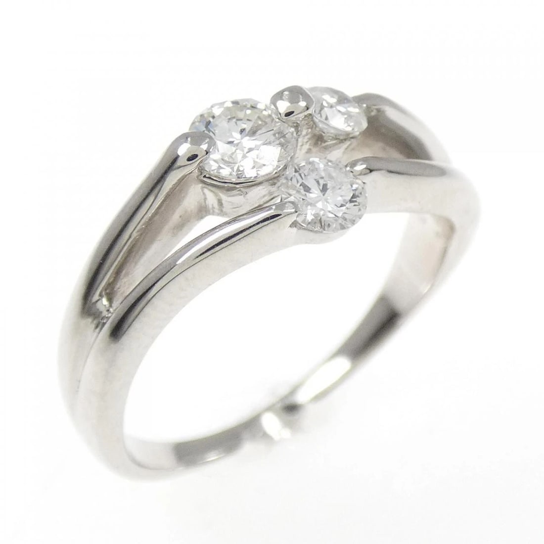 PT DIAMOND RING: PT Diamond Ring Brand: Unbranded Type/Style: Diamond ring Material: Platinum, Main Stone Natural Color: Platinum Size: US5 Accessories: None Accessories Notice: When purchasing pre-owned goods,