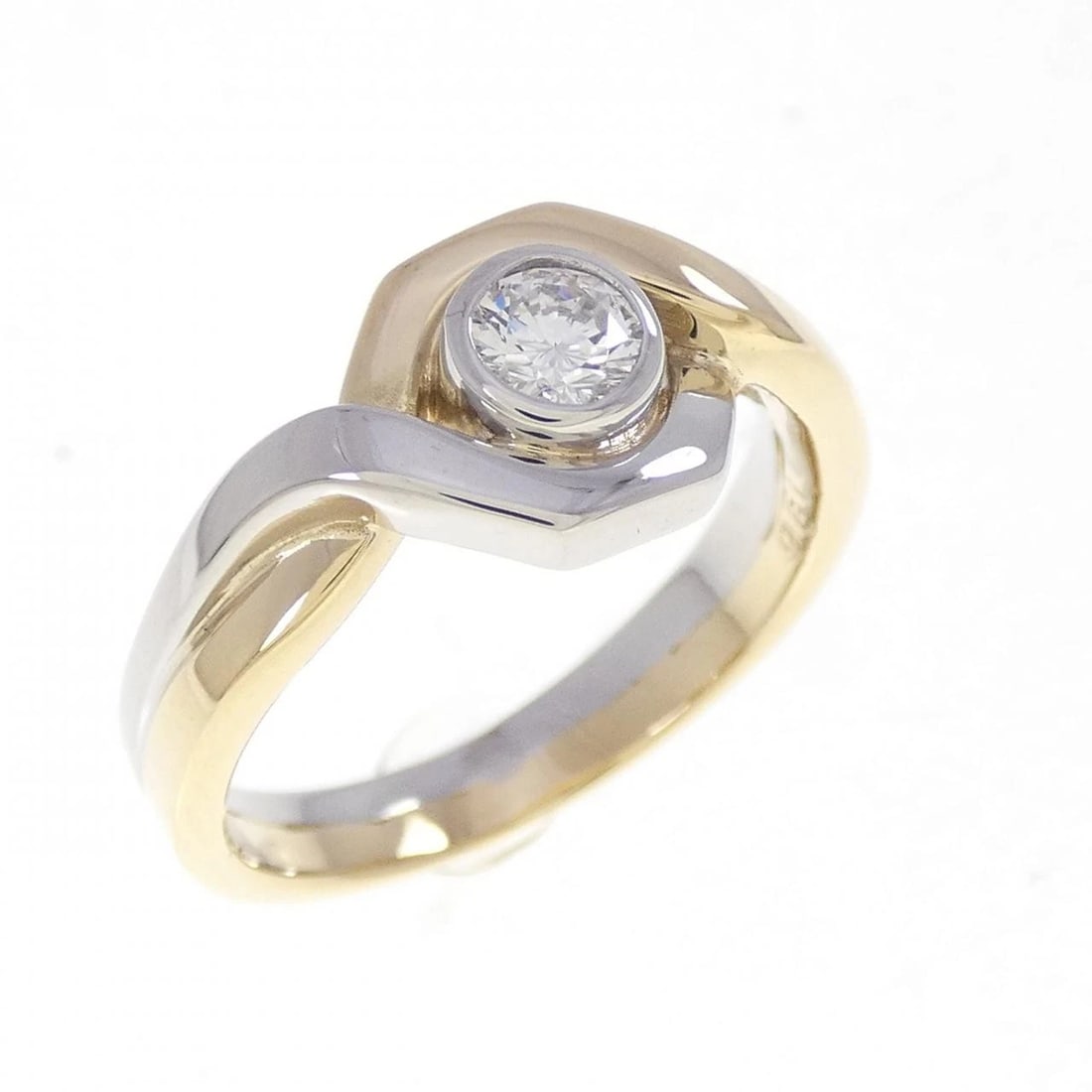 PT900/K18YG DIAMOND RING: PT900/K18YG Diamond Ring Brand: Unbranded Type/Style: Diamond Ring Material: Platinum 900 / K18 yellow gold, Main Stone Natural Color: Platinum Yellow Gold Size: US5 1/4 Accessories: None Accessories