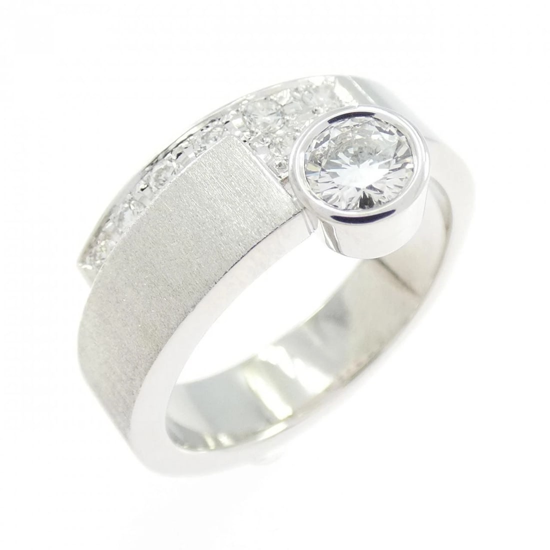 KENJI KIUCHI DIAMOND RING: Kenji Kiuchi Diamond Ring Brand: Kenji Kiuchi Type/Style: Kenji Kiuchi Ring Material: K18 white gold, Main Stone Natural Color: white gold Size: US6 1/2 Accessories: None Accessories Notice: When