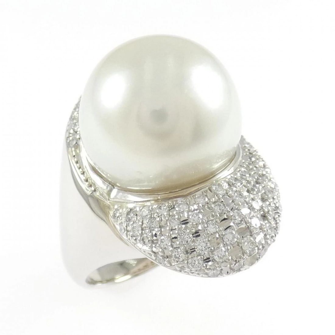 PT900 WHITE SOUTH SEA PEARL RING: PT900 White South Sea Pearl Ring Brand: Unbranded Type/Style: White Butterfly Pearl Ring Material: Platinum900, Color: Platinum Size: US8 1/4 Accessories: None Accessories Notice: When purchasing