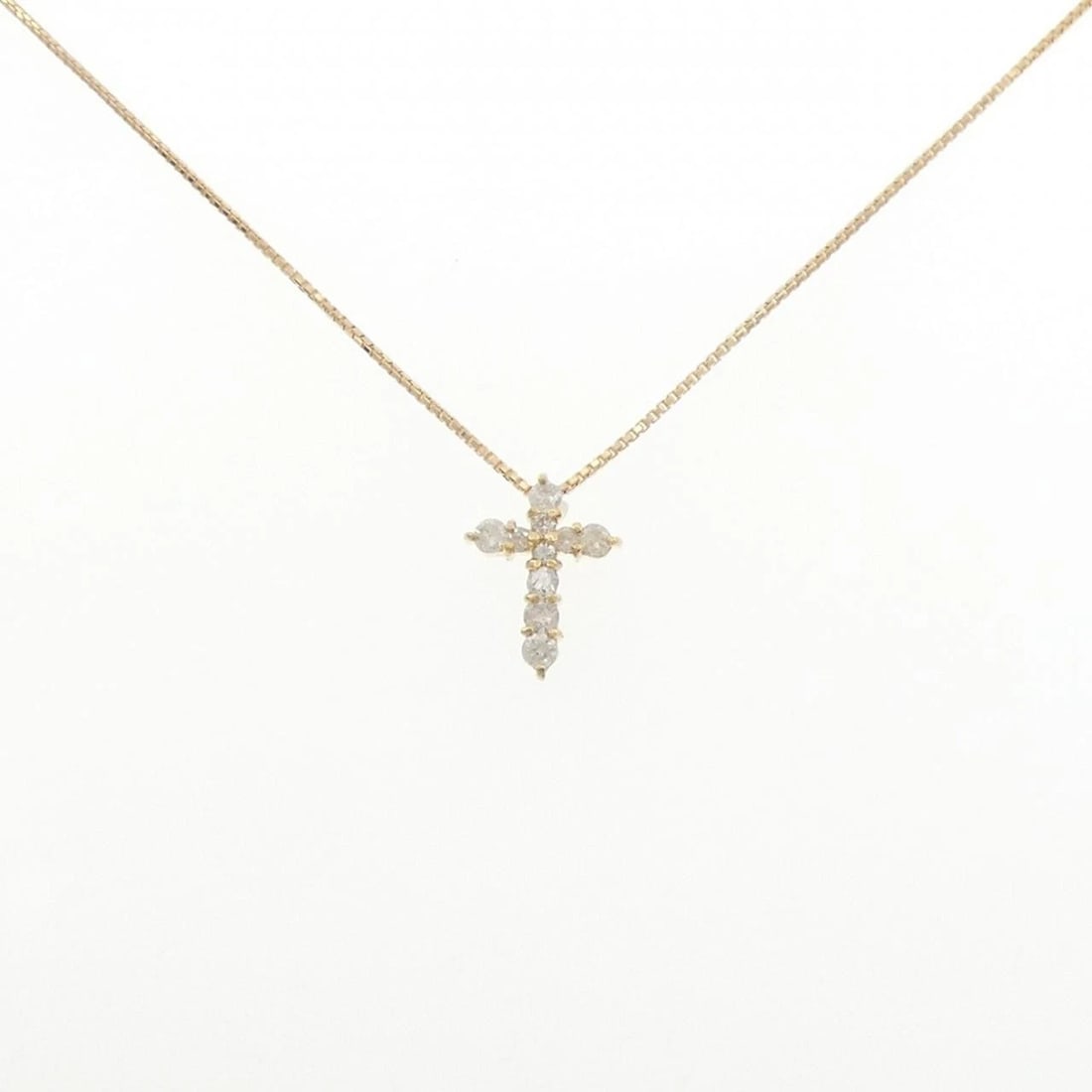 K18YG CROSS DIAMOND NECKLACE: K18YG Cross Diamond Necklace Brand: Unbranded Type/Style: Diamond Necklace Material: K18 yellow gold, Main Stone Natural Color: yellow gold Size: Length:4cm Pendant length approx. x width approx.: