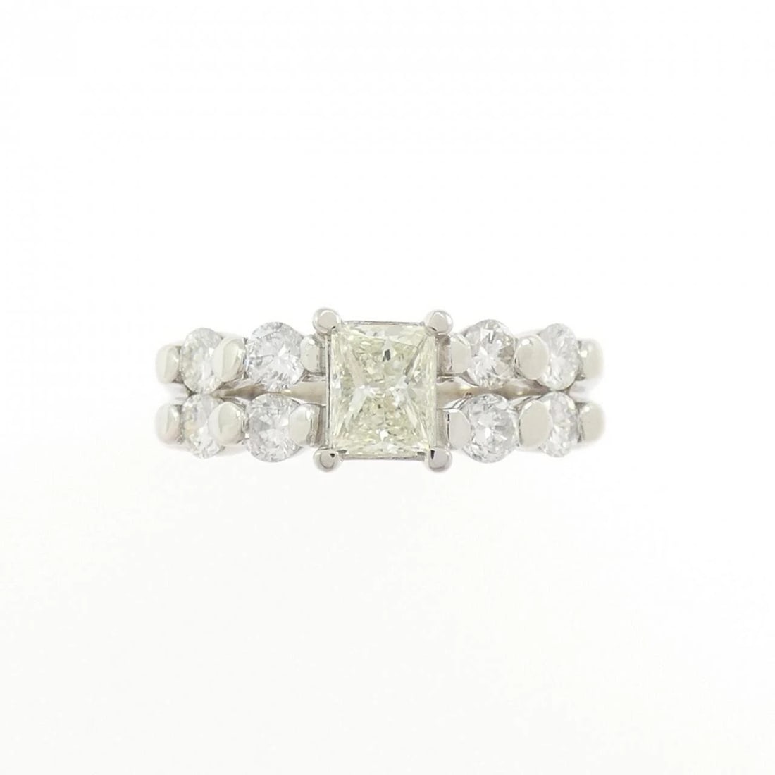 PT900 DIAMOND RING: PT900 Diamond Ring Brand: Unbranded Type/Style: Diamond Ring Material: Platinum900, Main Stone Natural Color: Platinum Size: US6 Accessories: None Accessories Notice: When purchasing pre-owned goods,