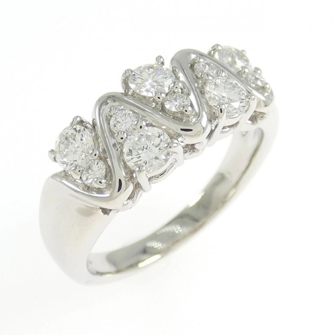PT900 DIAMOND RING: PT900 Diamond Ring Brand: Unbranded Type/Style: Diamond Ring Material: Platinum900, Main Stone Natural Color: Platinum Size: US6 Accessories: None Accessories Notice: When purchasing pre-owned goods,