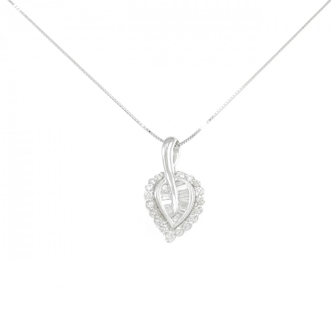 K18WG DIAMOND NECKLACE: K18WG Diamond Necklace Brand: Unbranded Type/Style: Diamond Necklace Material: K18 white gold, Main Stone Natural Color: white gold Size: Length: 45cm Pendant length approx. x width approx.: