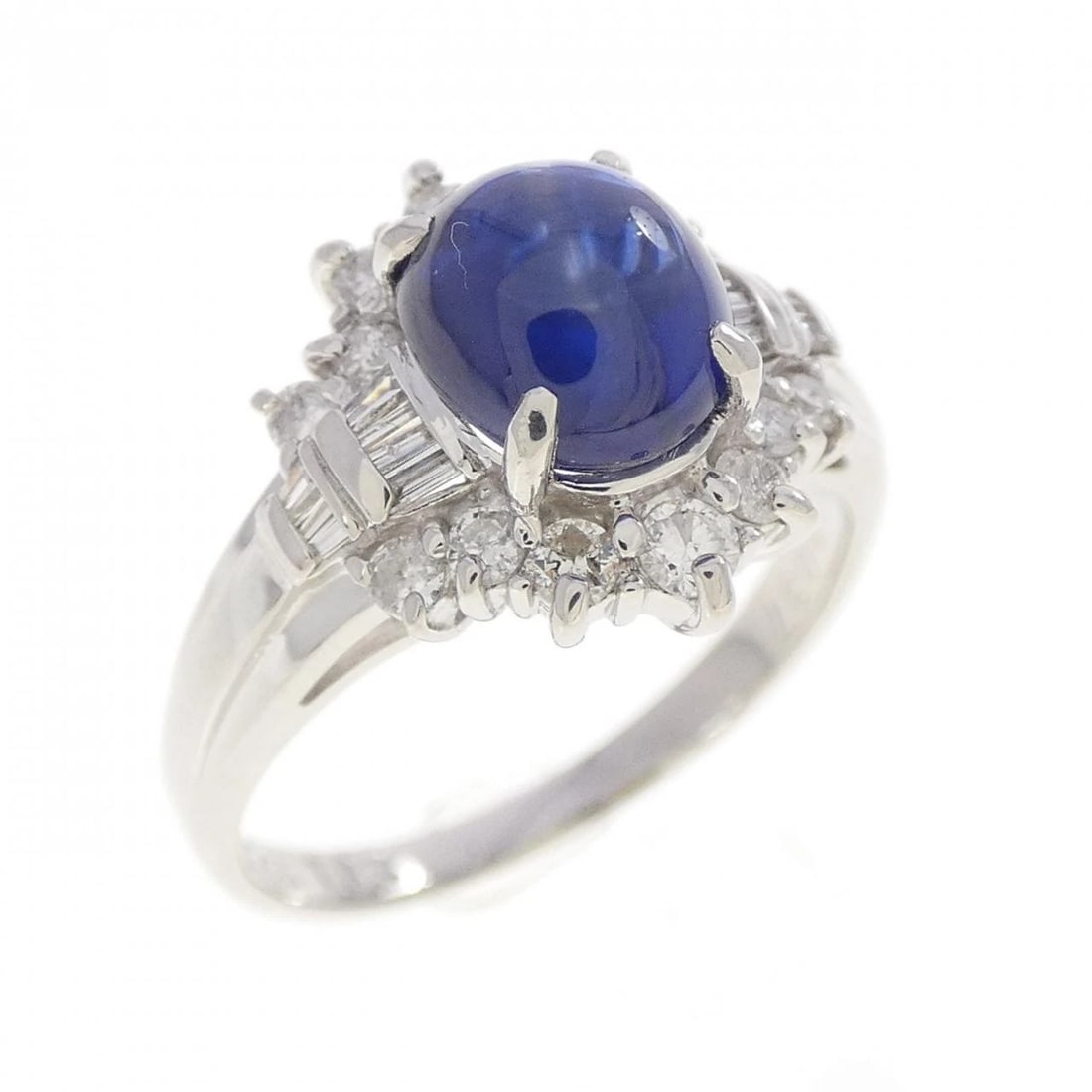 PT900 SAPPHIRE RING: PT900 Sapphire Ring Brand: Unbranded Type/Style: Sapphire Ring Material: Platinum900, Main Stone Sapphire Color: Platinum Size: US5 1/4 Accessories: None Accessories Notice: When purchasing pre-owned
