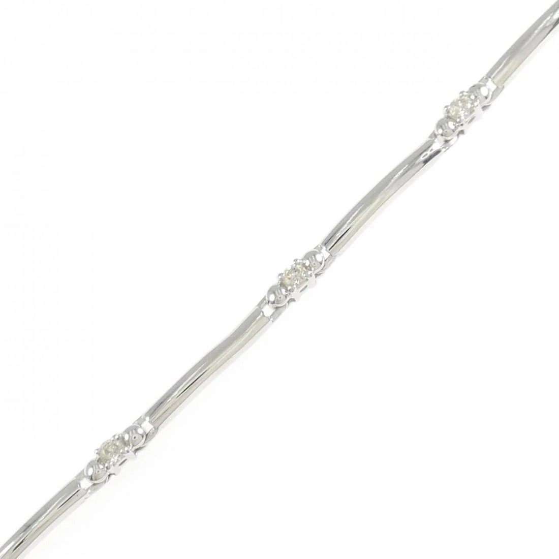 K18WG DIAMOND BRACELET: K18WG Diamond Bracelet Brand: Unbranded Type/Style: Diamond Bure Rubbed T Material: K18 white gold, Main Stone Natural Color: white gold Size: Length: 19cm Max width approx: 2.2mm Accessories: None