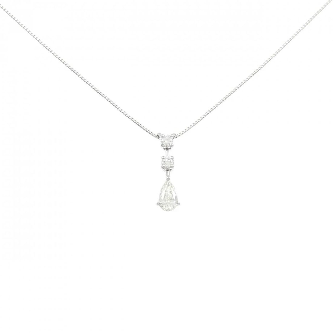 PT900/PT850 DIAMOND NECKLACE: PT900/PT850 Diamond Necklace Brand: Unbranded Type/Style: Diamond Necklace Material: Platinum900/Platinum850, Main Stone Natural Color: Platinum Size: Length:45cm Pendant length approx. x width