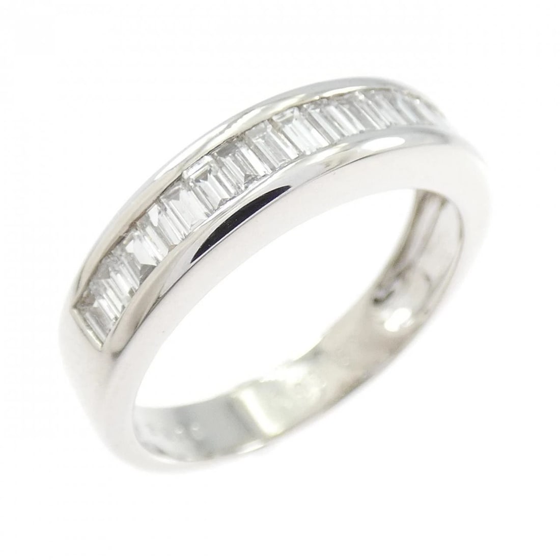 K18WG DIAMOND RING: K18WG Diamond Ring Brand: Unbranded Type/Style: Diamond Ring Material: K18 white gold, Main Stone Natural Color: white gold Size: US6 1/4 Accessories: None Accessories Notice: When purchasing