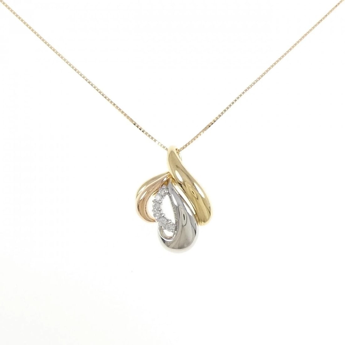K18YG/PT900/K18PG DIAMOND NECKLACE: K18YG/PT900/K18PG Diamond Necklace Brand: Unbranded Type/Style: Diamond Necklace Material: 18K Yellow Gold/Platinum 900/18K Pink Gold, Main Stone Natural Color: Yellow Gold/Platinum Pink Gold Size: