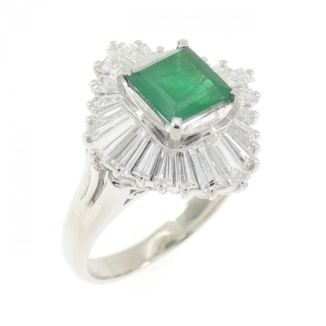 PT900 EMERALD RING: PT900 Emerald Ring Brand: Unbranded Type/Style: Emerald Ring Material: Platinum900, Color: Platinum Size: US5 1/4 Accessories: None Accessories Notice: When purchasing pre-owned goods, please refer