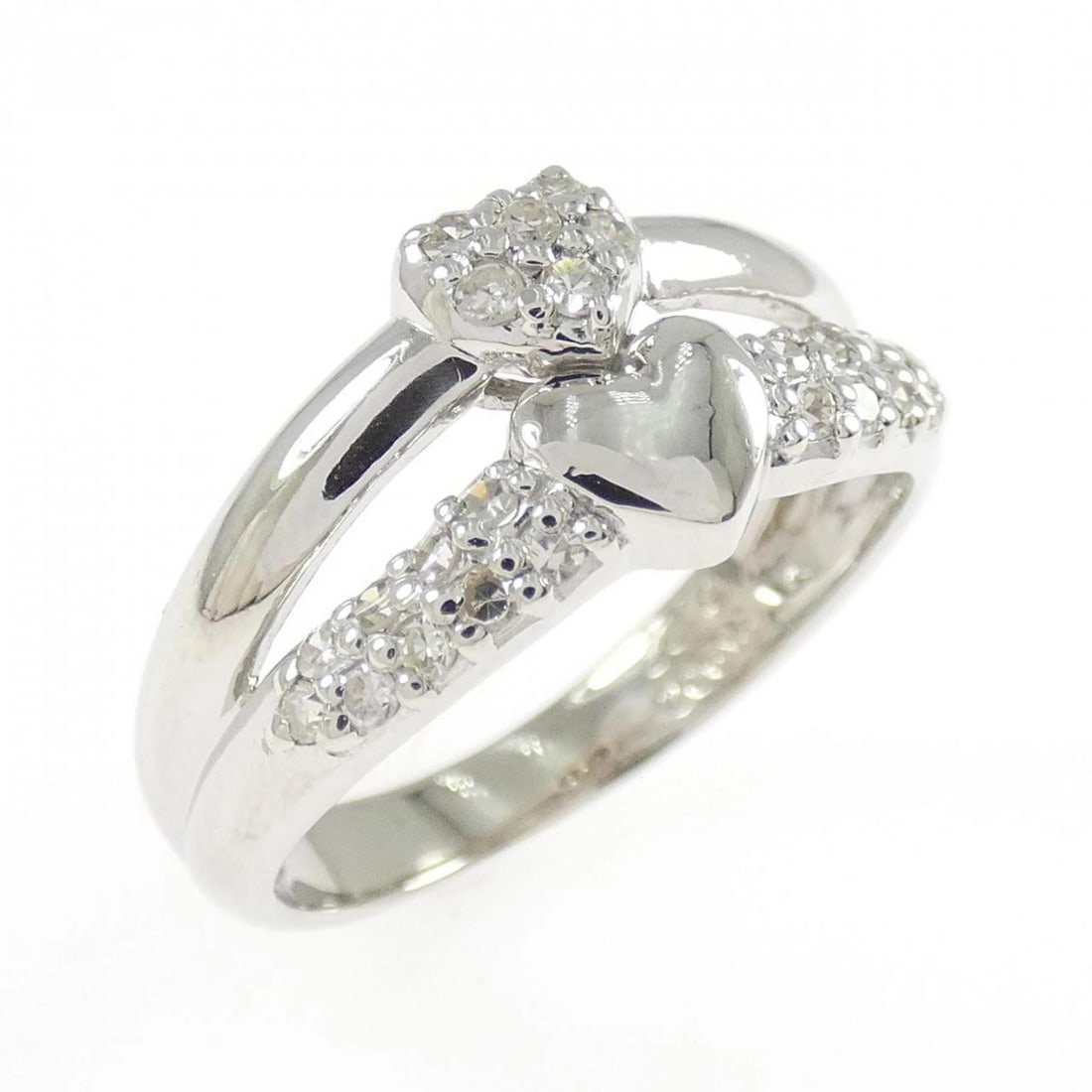 PT900 HEART DIAMOND RING: PT900 Heart Diamond Ring Brand: Unbranded Type/Style: Diamond Ring Material: Platinum900, Main Stone Natural Color: Platinum Size: US5 3/4 Accessories: None Accessories Notice: When purchasing