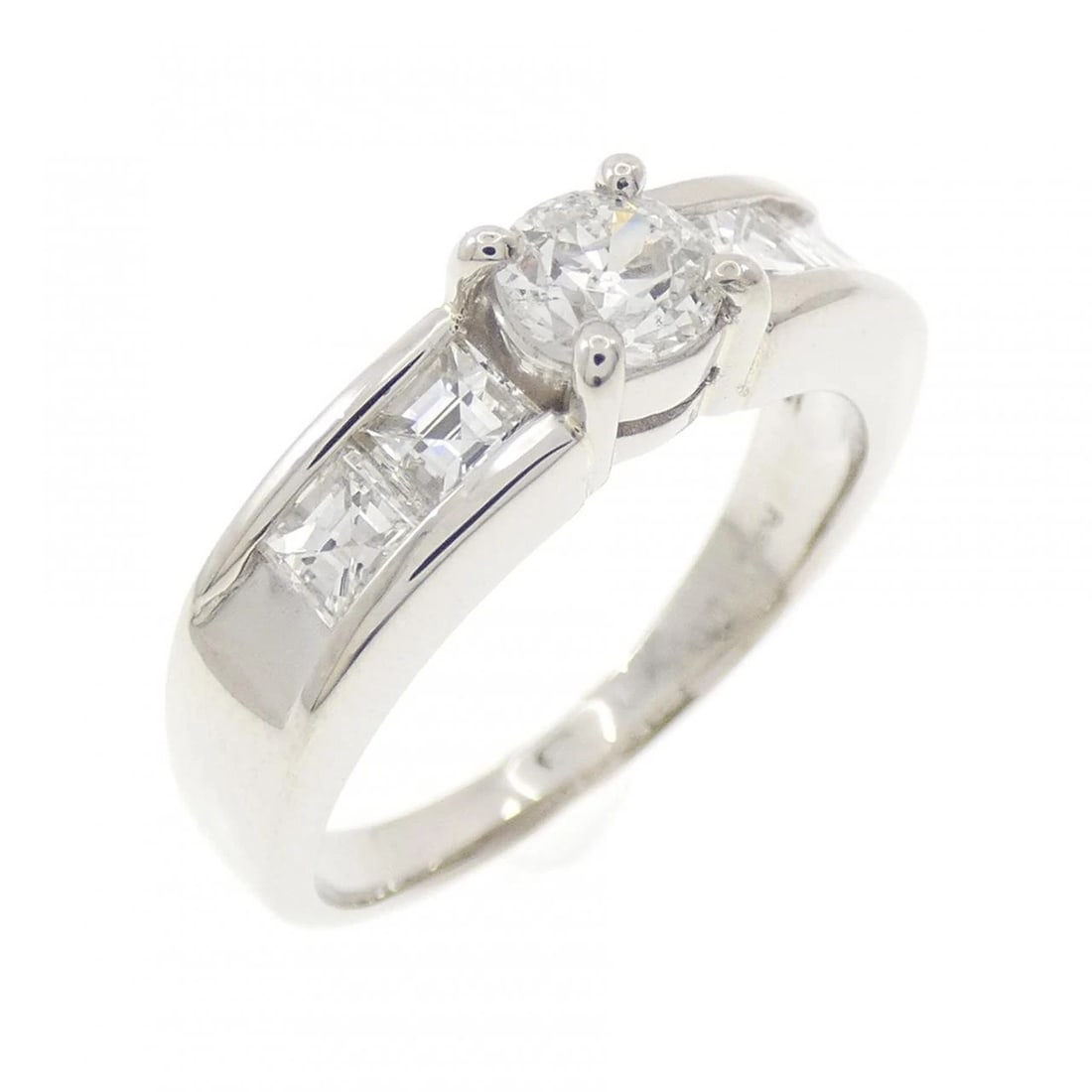 PT900 DIAMOND RING: PT900 Diamond Ring Brand: Unbranded Type/Style: Diamond Ring Material: Platinum900, Main Stone Natural Color: Platinum Size: US5 3/4 Accessories: None Accessories Notice: When purchasing pre-owned