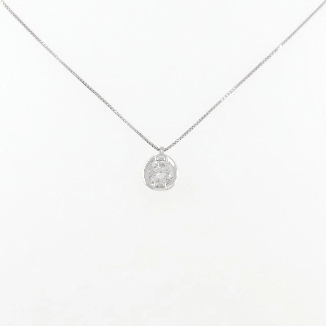 PT900/PT850 DIAMOND NECKLACE: PT900/PT850 Diamond Necklace Brand: Unbranded Type/Style: Diamond Necklace Material: Platinum900/Platinum850, Main Stone Natural Color: Platinum Size: length 45cm Pendant length approx. x width