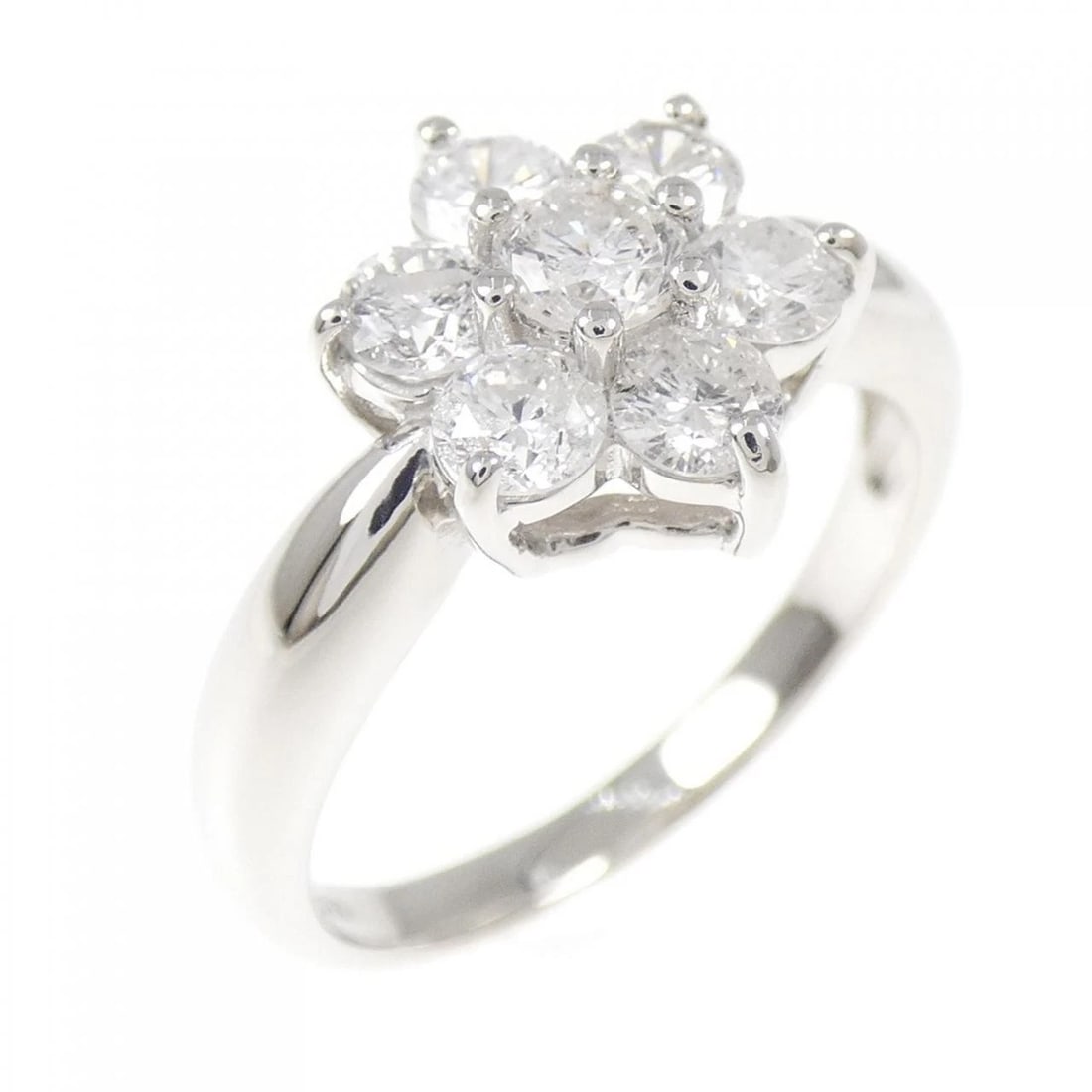 PT900 FLOWER DIAMOND RING: PT900 Flower Diamond Ring Brand: Unbranded Type/Style: Diamond Ring Material: Platinum900, Main Stone Natural Color: Platinum Size: US6 1/4 Accessories: None Accessories Notice: When purchasing