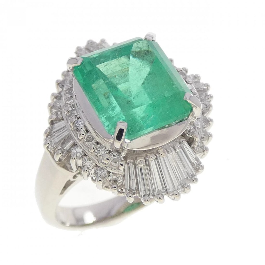 PT900 EMERALD RING: PT900 Emerald Ring Brand: Unbranded Type/Style: Emerald Ring Material: Platinum900, Color: Platinum Size: US6 1/4 Accessories: None Accessories Notice: When purchasing pre-owned goods, ple