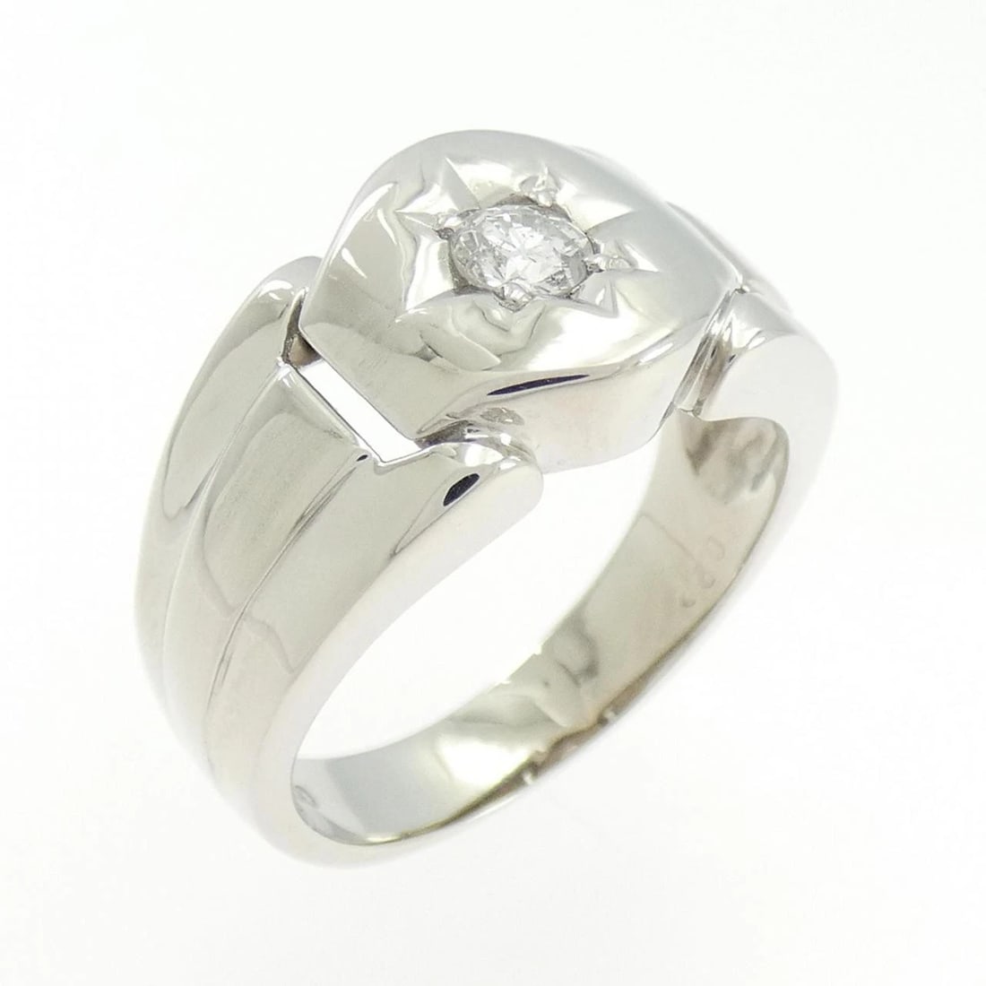 PT900 DIAMOND RING: PT900 Diamond Ring Brand: Unbranded Type/Style: Diamond Ring Material: Platinum900, Main Stone Natural Color: Platinum Size: US8 1/4 Accessories: None Accessories Notice: When purchasing pre-owned