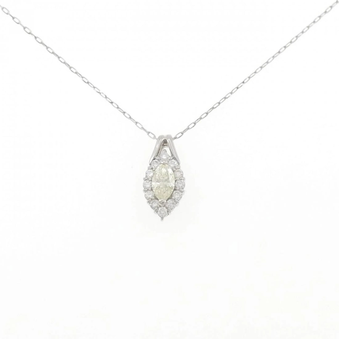 PT900/PT850 DIAMOND NECKLACE: PT900/PT850 Diamond Necklace Brand: Unbranded Type/Style: Diamond Necklace Material: Platinum900/Platinum850, Main Stone Natural Color: Platinum Size: length 45cm Pendant length approx. x width