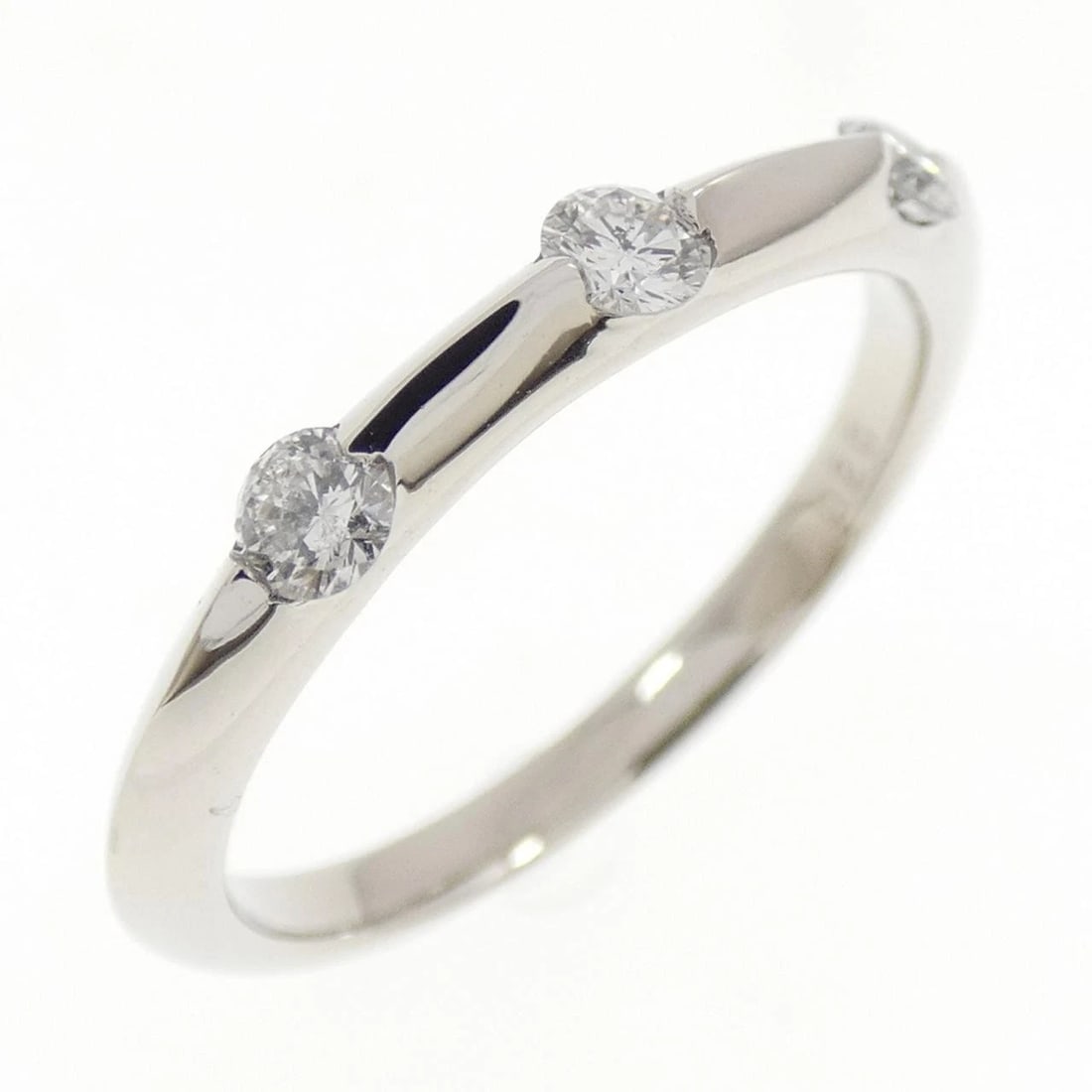 PT900 DIAMOND RING: PT900 Diamond Ring Brand: Unbranded Type/Style: Diamond Ring Material: Platinum900, Main Stone Natural Color: Platinum Size: US6 1/4 Accessories: None Accessories Notice: When purchasing pre-owned